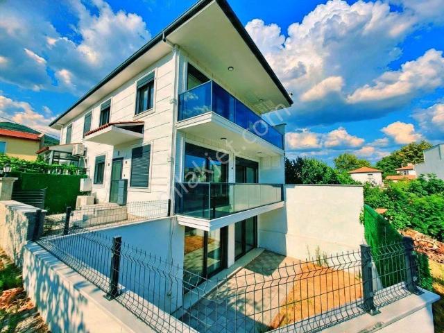 Uytundan Gürede Full Panoramik Deniz Manzaralı Lüks 5+1villa