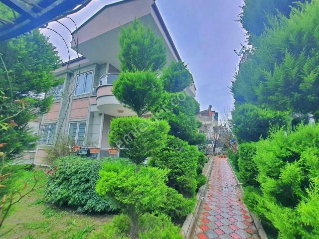 Uytundan Gürede Otoparklı Geniş Bahçeli Kapalımutfaklı 2+1 Villa