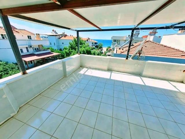 Uytundan Gürede Sitede Denize 50 Metre Bahçeli Kiralık 6+1 Villa