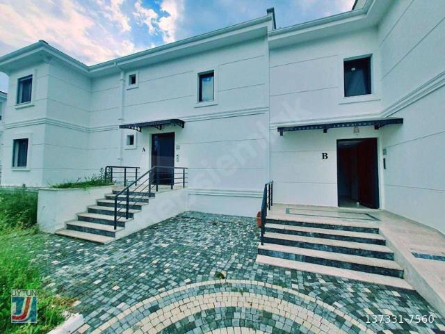 UYTUNDAN GÜREDE YEŞİLLİKLER İÇİNDE LÜKS SİTEDE SATILIK 2+1 DAİRE