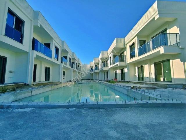 Uytundan Kızılkeçilide Otoparklı Havuzlu Sıfır 3+1 Lüks Villa