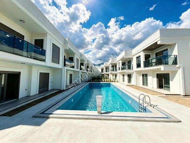 Uytundan Kızılkeçilide Otoparklı Havuzlu Sıfır 3+1 Lüks Villa