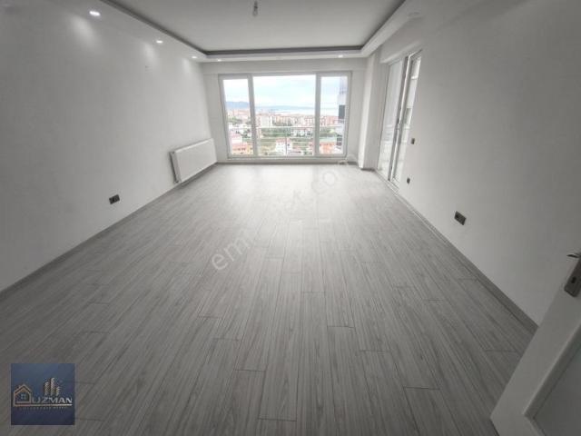 Uzman Emlak'tan 3+1 Deniz Manzaralı Site İçinde Kiralık Daire