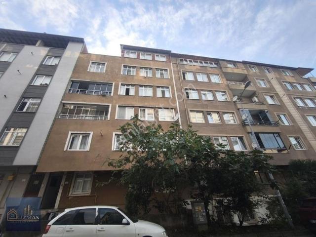 Uzman Emlak'tan 3+1 Masrafsız 3.katta 140m2 Satılık Daire