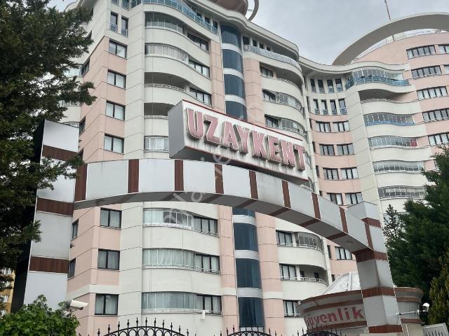 Uzaykent Sitelerinde Satılık 4+1 Genişdaire
