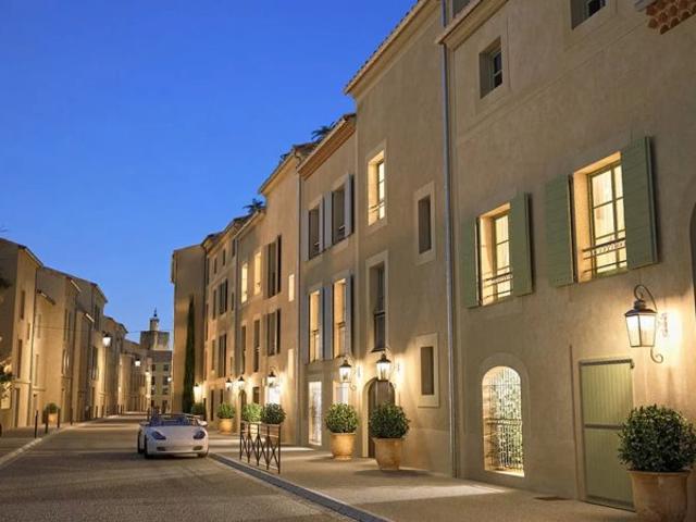 Uzès: à 100 mètres du centre historique, appartement aux prestations exceptionnelles