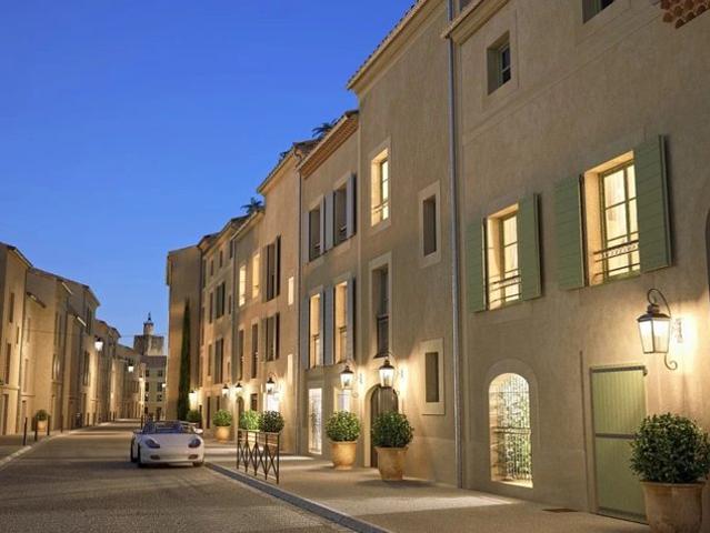 Uzès: à 100 mètres du centre historique, appartement aux prestations exceptionnelles