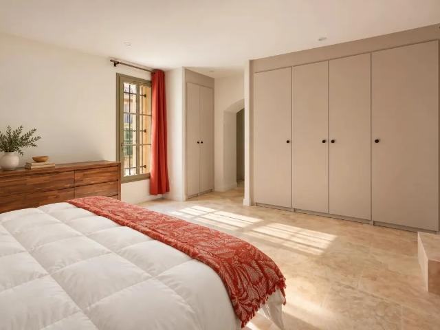 Uzès. Appartement de caractère avec terrasses et jardinet. Piscine dans la résidence