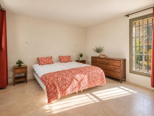 Uzès. Appartement de caractère avec terrasses et jardinet. Piscine dans la résidence