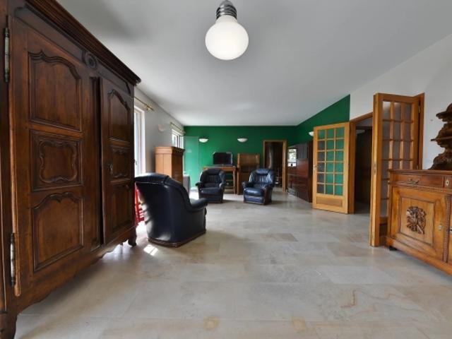 Uzès centre ville – Appartement de 170m² environ, beaux volumes et fort potentiel