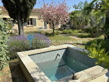 UZES PONT DU GARD: Maison de charme de plain pied avec pisc