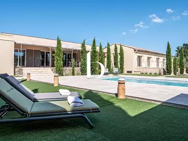 Uzès 30700 Achat / Vente maison 8 pièces t8 au dernier étage piscine