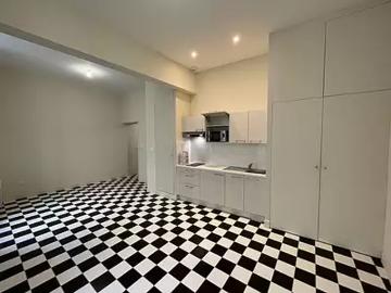 Uzès 30700 Location appartement 1 pièce t1 au dernier étage
