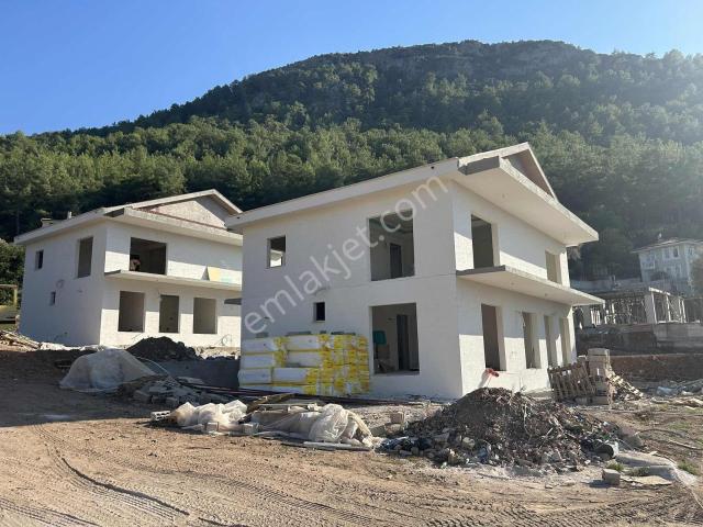 Y.üzümlü'de Havuzlu Butik Sitede Satılık Geniş 1+1 Daire