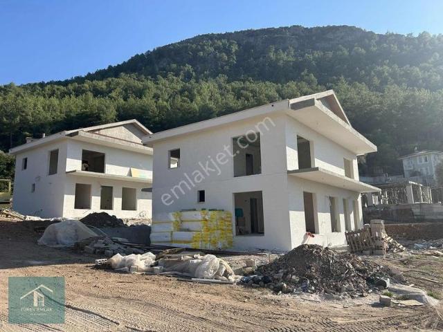 Üzümlü'de Havuzlu Sitede Geniş Balkonlu Satılık 2+1 Daire