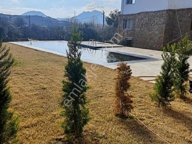 Uzun Dönem Havuzlu Kiralık 2+1 Merkezde