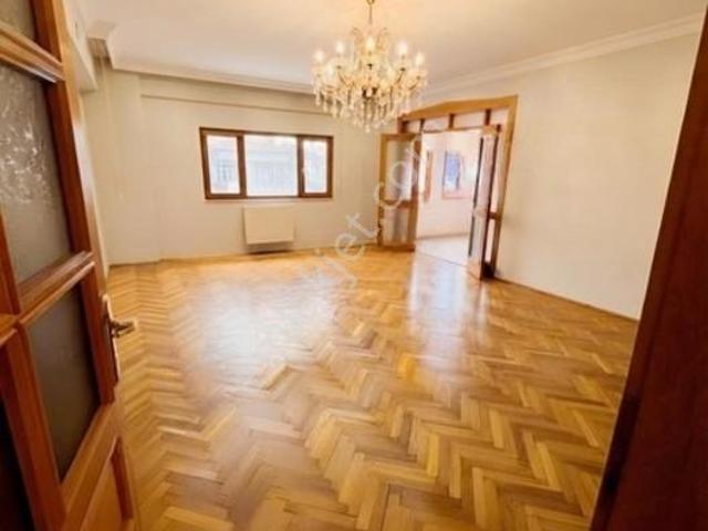 Uzuncarsiya Yakın Ara Kat 140m2 Otoparklı Geniş Ferah Kiralk 3+1