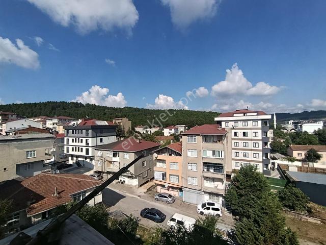 Uzundere'de Pazar Pazarı Caddesi Üzerinde 2+1 Kiralık