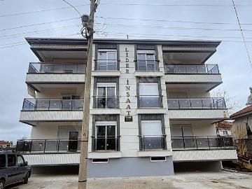 Uzunoluk Mah. Köşe Parselde Köşe Daire 2+1 Satılık Yüksek Giriş