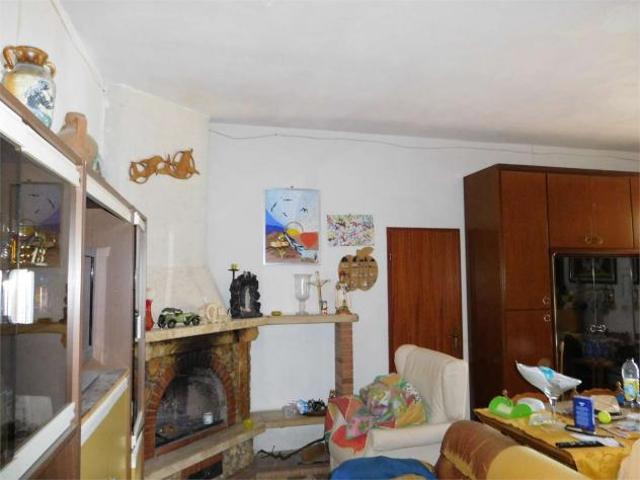 V001822 VENDESI TERRENO CON VILLE