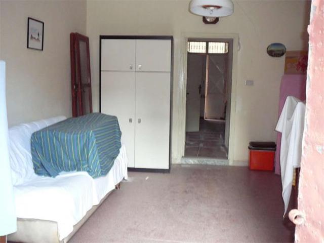 V002362 VENDO CASA SINGOLA SU TRE LIVELLI