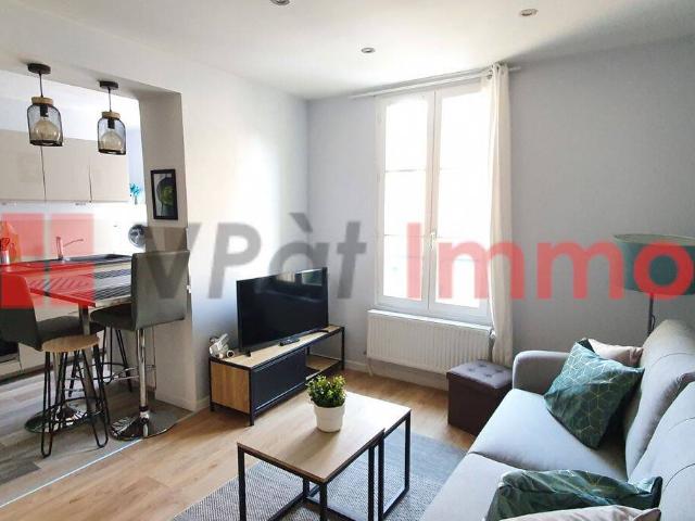 V105 LOCATION MEUBLEE DEUX PIECES AU CALME SUR COUR INTERNE