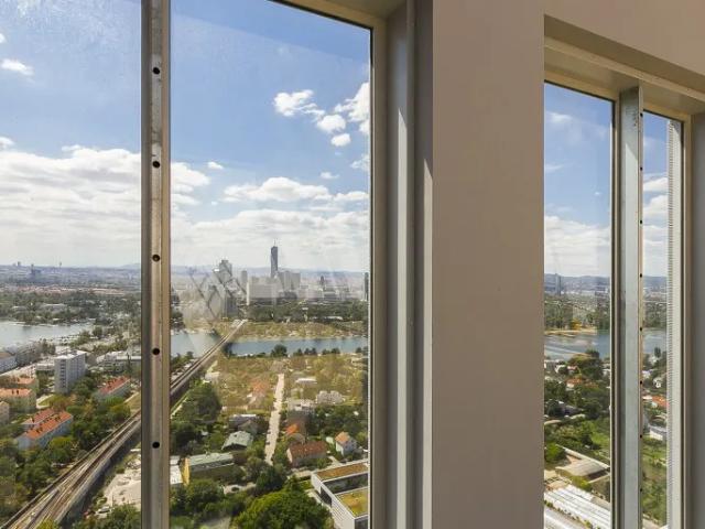 V22 Living 2 Zimmer im 6. Stock mit Grünblick und Rooftop Pool