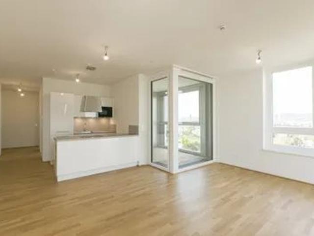 V22 Living 3 Zimmer im 11. Stock mit Fernblick und Rooftop Pool