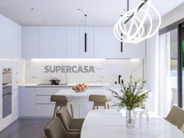 V4 em construção com Piscina, Cave e parking em Montenegro