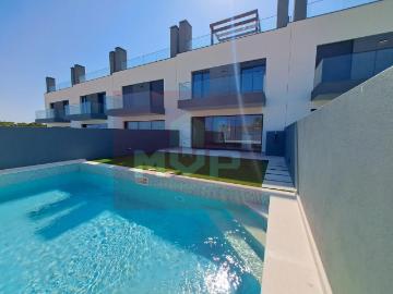 V4 em construção com Piscina, Cave e parking em Montenegro 207m² Montenegro