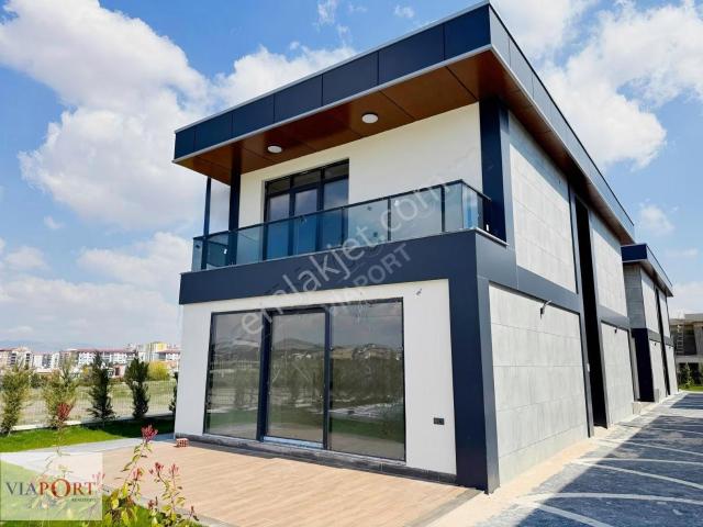Vıaport'tan Bağlıcada Size Özel Oturuma Hazır Süper Lüks Villa