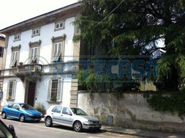 V. Cavour 12 vani 370mq