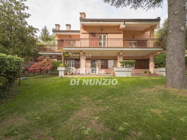 v. della Molara 31 5 vani 120mq