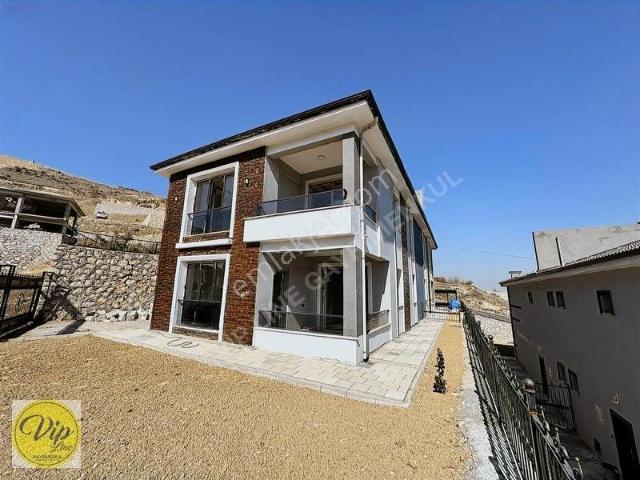 V İ P Line 'den Rönesans Konakları Üstünde 310 M2 Villa