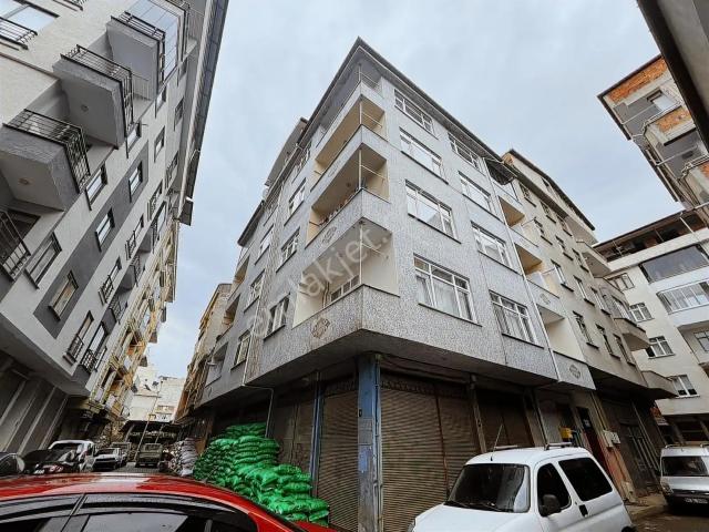 Vıp Gayrimenkul Den Araklı Merkezde Caddeye Yakın 2+1