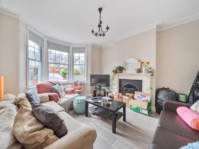 Vant Road, London, SW17 4 bed house to rent £4,600 pcm £1,062 pw