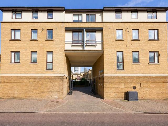 Vantage Mews, London E14, 2 bed detached house to rent, £2,400 pcm | PrimeLocation