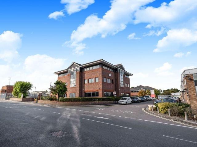 Vantage House, Osborn Way, Hook, RG27 1 bed flat to rent £1,150 pcm £265 pw