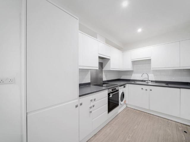 Vantage House, SW19 8UX 1 bed apartment to rent £1,500 pcm £346 pw