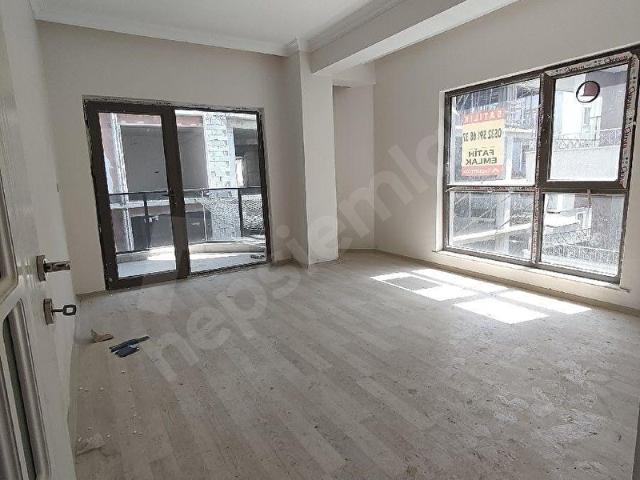 VAN AVM CİVARI SATILIK 1+1DAİRE MUTFAK AYRI BALKONLU