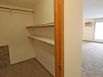 Van Dyke Apartments 1 Bedroom Apartment for Rent at 410 Van Dyke St, St. Paul, MN 55119 Conway