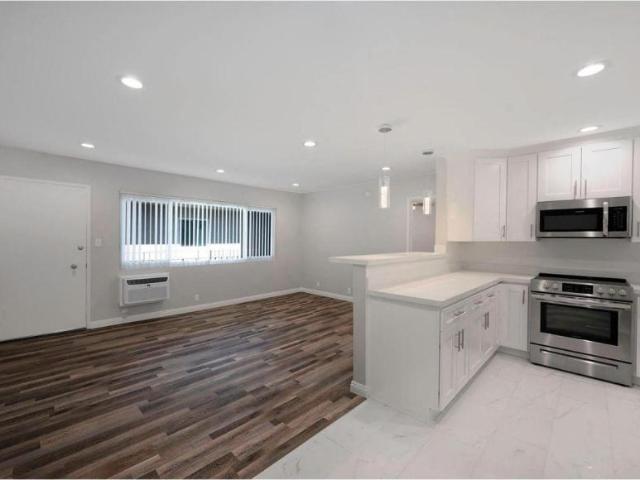 Van Nuys CA 91405 104883604