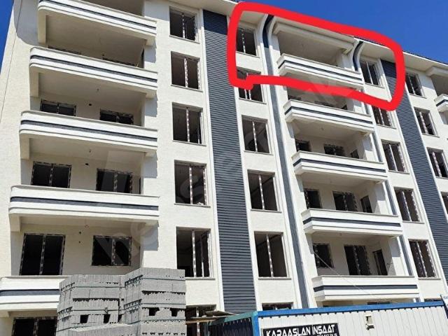 Van yolunda satılık 2+1 Sıfır