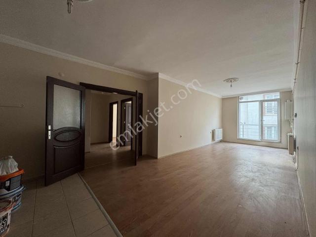 Van Yapı Emlak'tan Kiralık 2+1 Daire Merkezi Konum Arakat