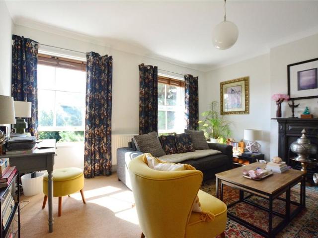 Vanbrugh Park, Blackheath, London, SE3 2 bed apartment to rent £2,300 pcm £531 pw