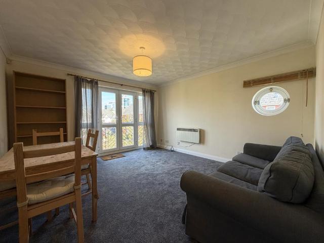 Vancouver Quay, Grain Wharf, Salford. 2 bed flat to rent £1,275 pcm £294 pw