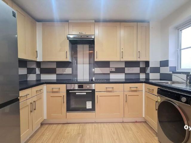 Vancouver Road, Broxbourne EN10, 2 bed flat to rent, £1,450 pcm | PrimeLocation