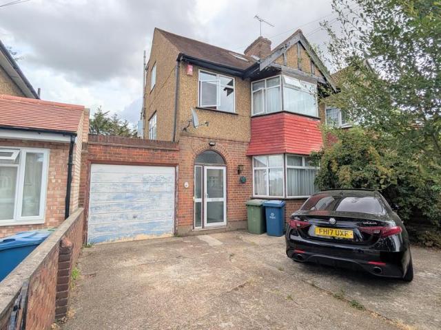 Vancouver Road, EDGWARE, HA8 4 bed semi detached house to rent £2,700 pcm £623 pw
