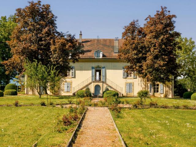 VANDŒUVRES – MAISON DE MAÎTRE AUF EINEM GROSSEN GRUNDSTÜCK VON MEHR ALS 10.000 M²