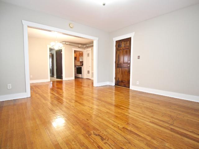 Vanderbilt Place | Beautiful Interior 1 Bedroom Apartment for Rent at 605 E 42nd St, Kansas City, MO 64110 South Hyde Park
